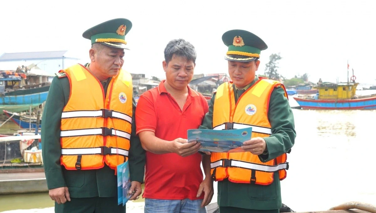 Les gardes-frontières sensibilisent à la lutte contre la pêche INN.