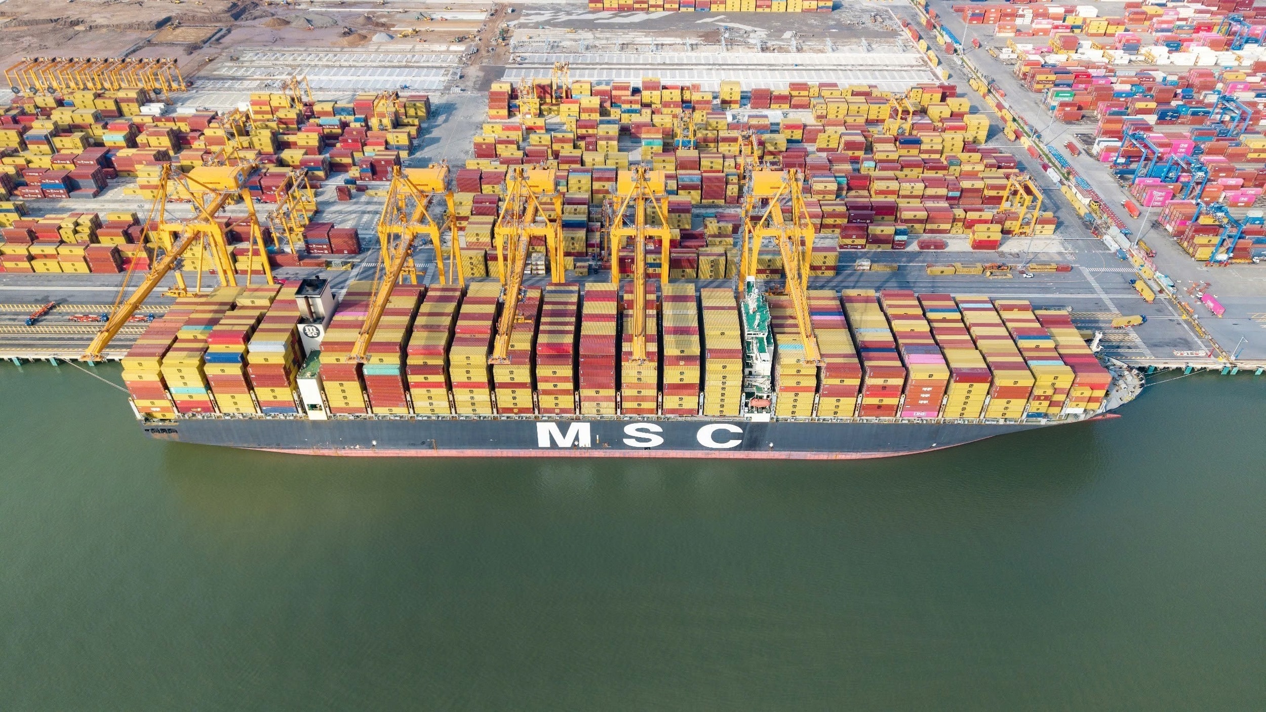 vna_potal_cang_hai_phong_don_tau_co_trong_tai_lon_nhat_vao_lach_huyen_8291408 (1)