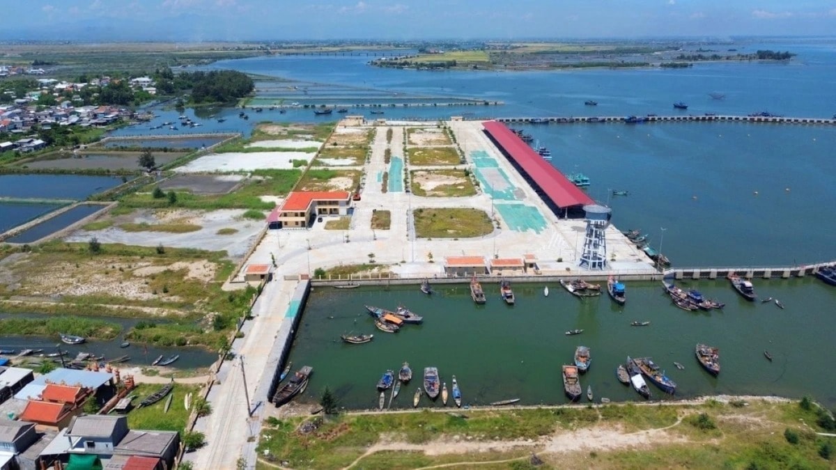 Le port de pêche de Thuân An, ville de Huê.